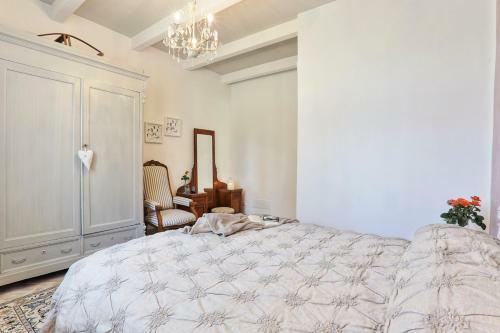 Pillo Villa Sleeps 12 With Pool And Air Con