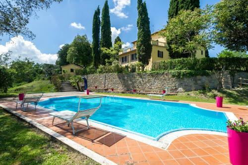 Radicofani Villa Sleeps 28 With Pool