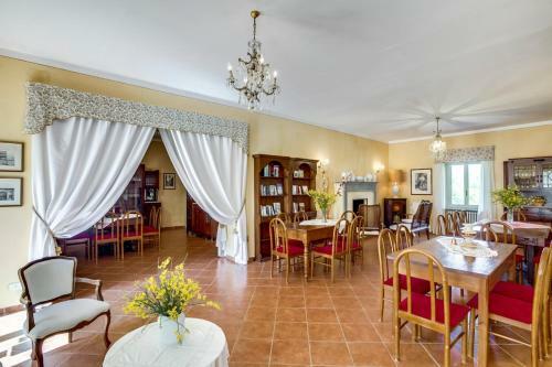 Radicofani Villa Sleeps 28 With Pool