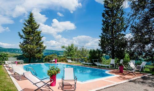 Radicofani Villa Sleeps 28 With Pool