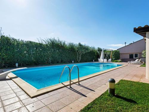 Garden-view Villa In Ragusa With Private Pool