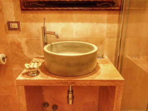 An Authentic Water Mill With Elegant Apartments.