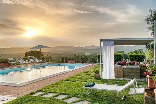 Rapale Villa Sleeps 20 With Pool And Air Con