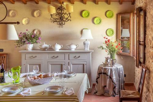Rapale Villa Sleeps 20 With Pool And Air Con