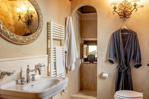 Rapale Villa Sleeps 20 With Pool And Air Con