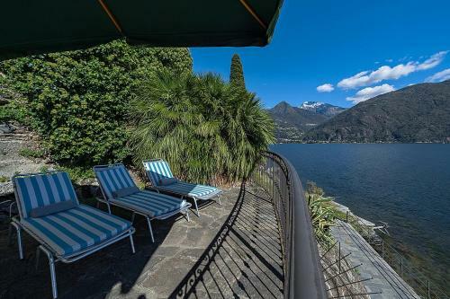 Rezzonico Villa Sleeps 8 Wifi