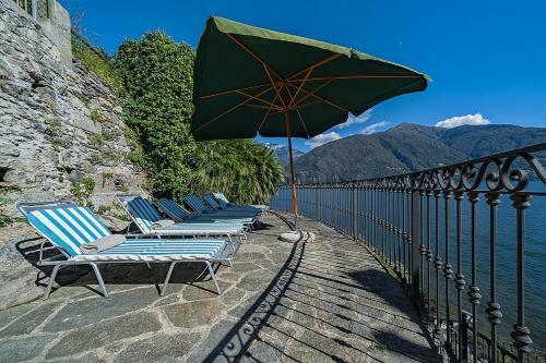 Rezzonico Villa Sleeps 8 Wifi