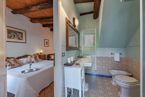 Rezzonico Villa Sleeps 8 Wifi