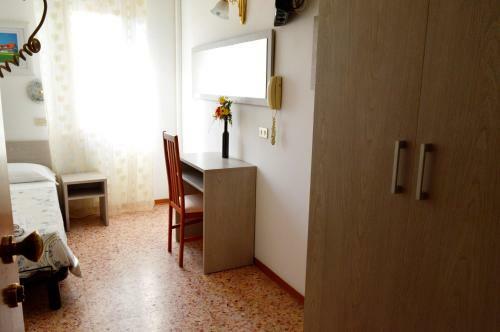 Hostal New Hotel Cirene Room For Two People Full Pension Package