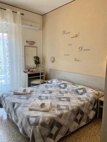 Hostal New Hotel Cirene Room For Two People Full Pension Package