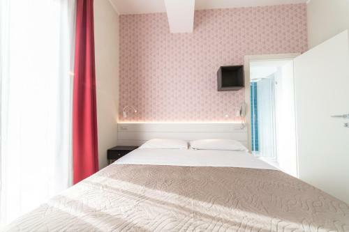 Hotel Kiss