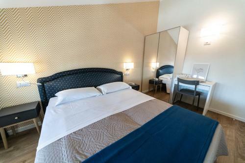 Hotel Kiss
