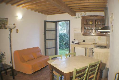Riparbella Villa Sleeps 3 Pool