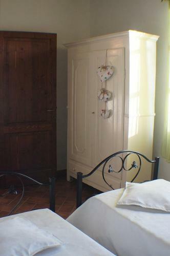 Riparbella Villa Sleeps 5 Pool