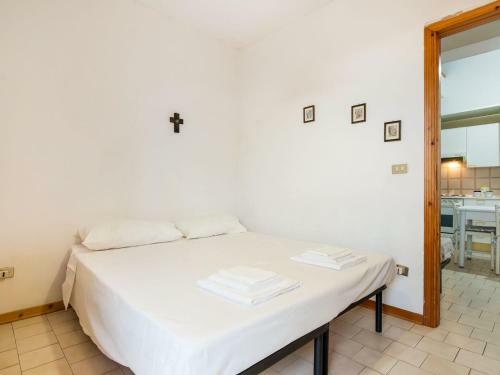 Alluring Apartment In Roccalumera With Balcony