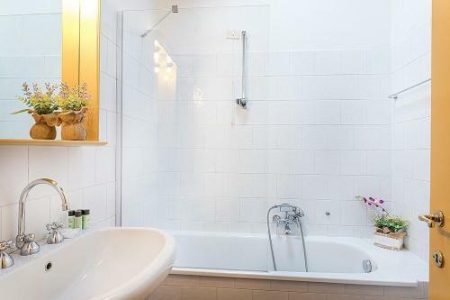 Campana Villa Sleeps 6 Pool Wifi