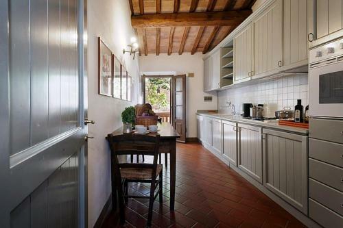 Campana Villa Sleeps 6 Pool Wifi