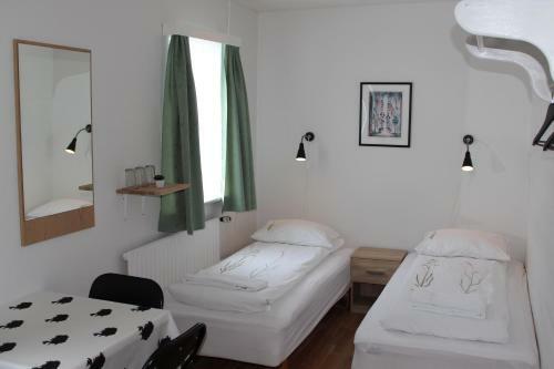 Hostal L�ns� Guesthouse