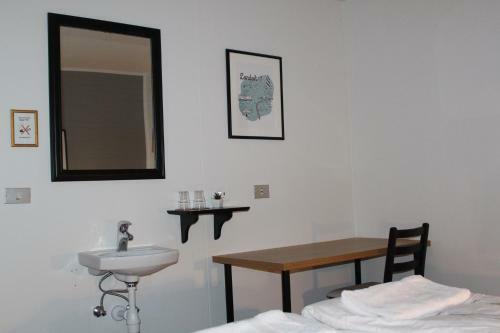 Hostal L�ns� Guesthouse