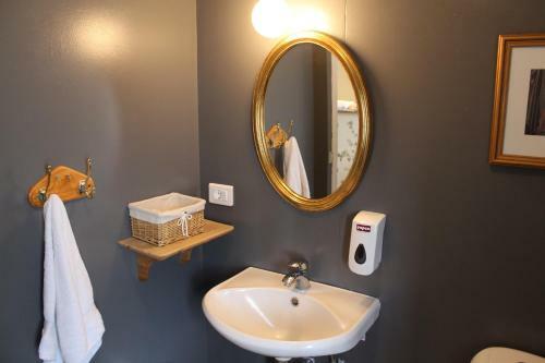 Hostal L�ns� Guesthouse