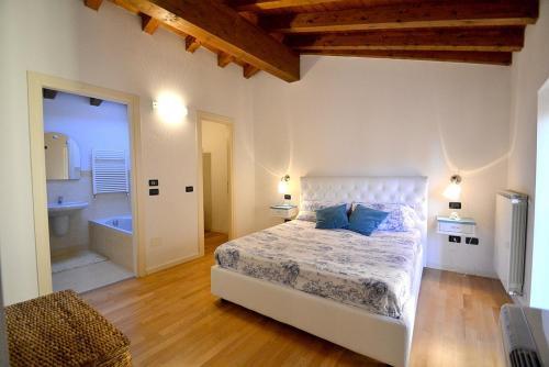 Salo Villa Sleeps 5 Air Con