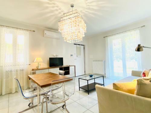 Apartamento Teatro Verdi & Villa Comunale Charming Flat