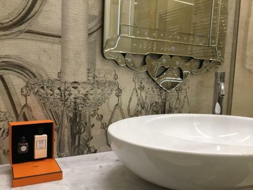 Hostal Palazzo Dei Grifoni - Luxury Suites -