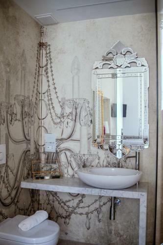Hostal Palazzo Dei Grifoni - Luxury Suites -