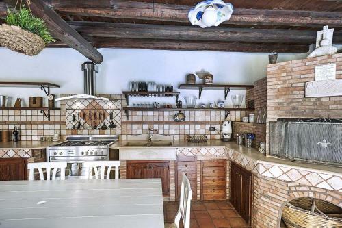 San Corrado Di Fuori Villa Sleeps 8 Pool Air Con