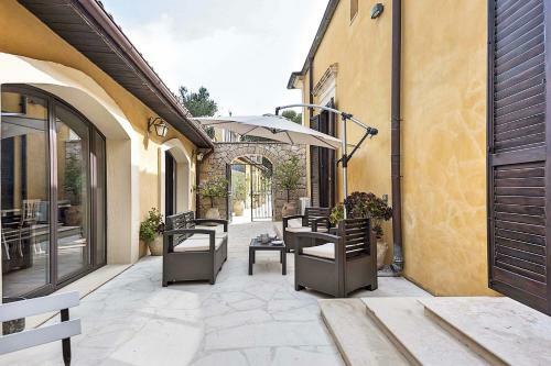 San Corrado Di Fuori Villa Sleeps 8 Pool Air Con