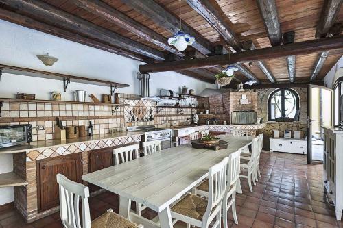 San Corrado Di Fuori Villa Sleeps 8 Pool Air Con