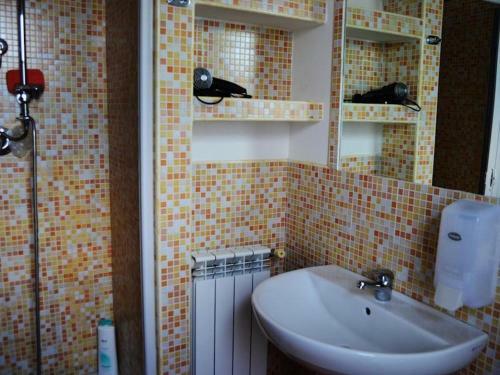 Hostal Room In Bb - Suite Rosa - Bb S Elia