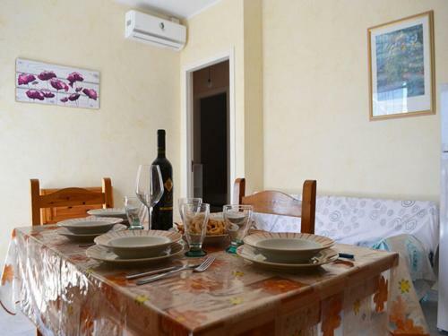 Central Holiday Home With Terrace And Garden; Parking Available