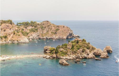 Two-bedroom Holiday Home In San Gregorio Di Catani