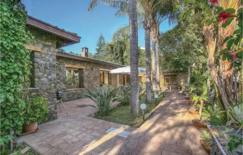 Two-bedroom Holiday Home In San Gregorio Di Catani