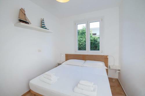 Apartment 2 With Pool And Sea View