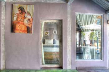 Villa West