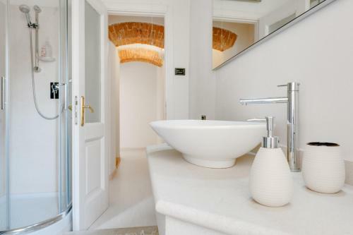 Sarzana White Apartment Nel Centro Storico