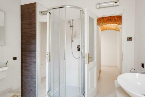 Sarzana White Apartment Nel Centro Storico