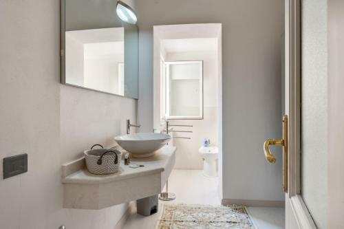 Sarzana White Apartment Nel Centro Storico