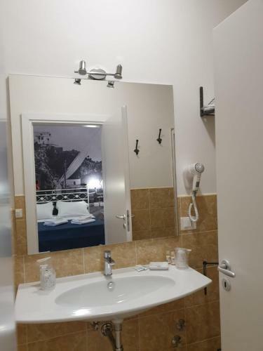Hostal Porta Marina Guest Rooms