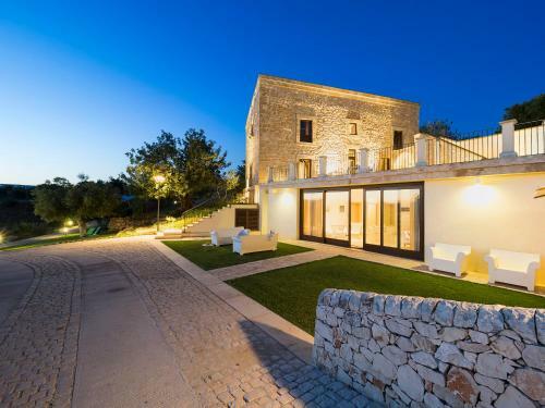 Scicli Villa Sleeps 6 Pool Air Con Wifi