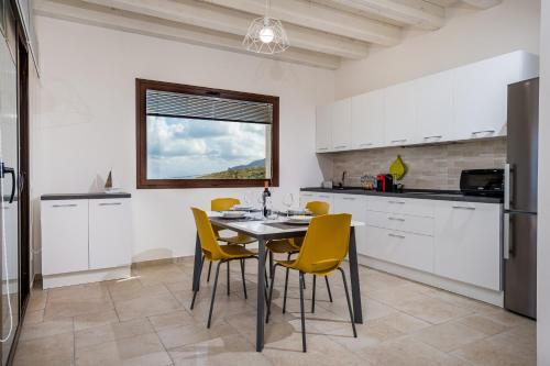 Viscari Villa Sleeps 4 With Pool And Air Con