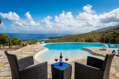 Viscari Villa Sleeps 4 With Pool And Air Con