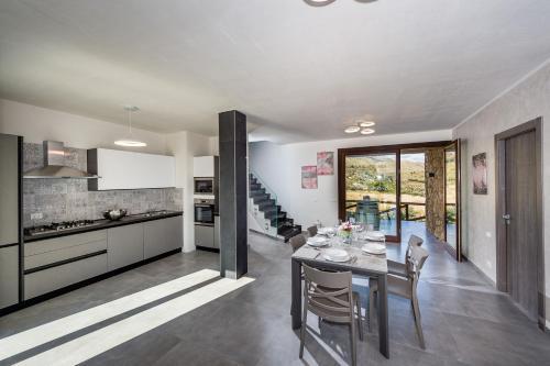 Viscari Villa Sleeps 10 With Pool And Air Con