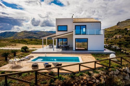 Viscari Villa Sleeps 10 With Pool And Air Con