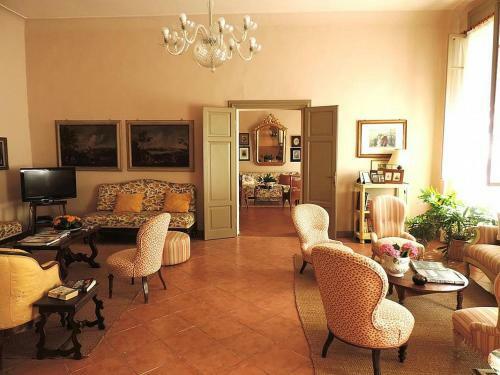 Sermide Villa Sleeps 10 Pool Air Con Wifi