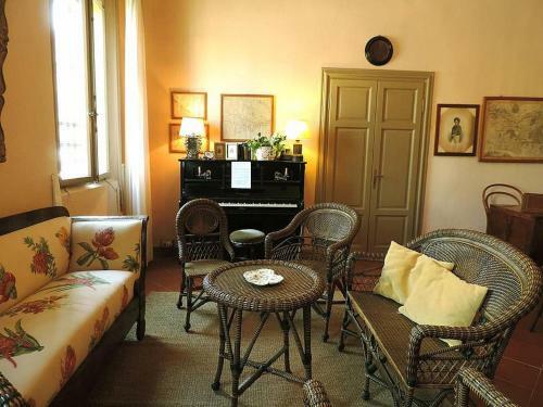 Sermide Villa Sleeps 10 Pool Air Con Wifi