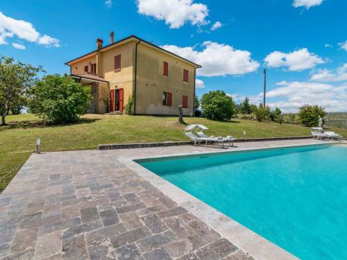Exotic Villa In Sinalunga With Swimming Pool