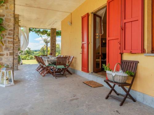 Exotic Villa In Sinalunga With Swimming Pool